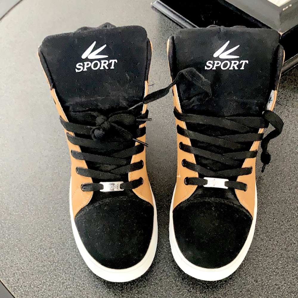 Men’s shoes size 9